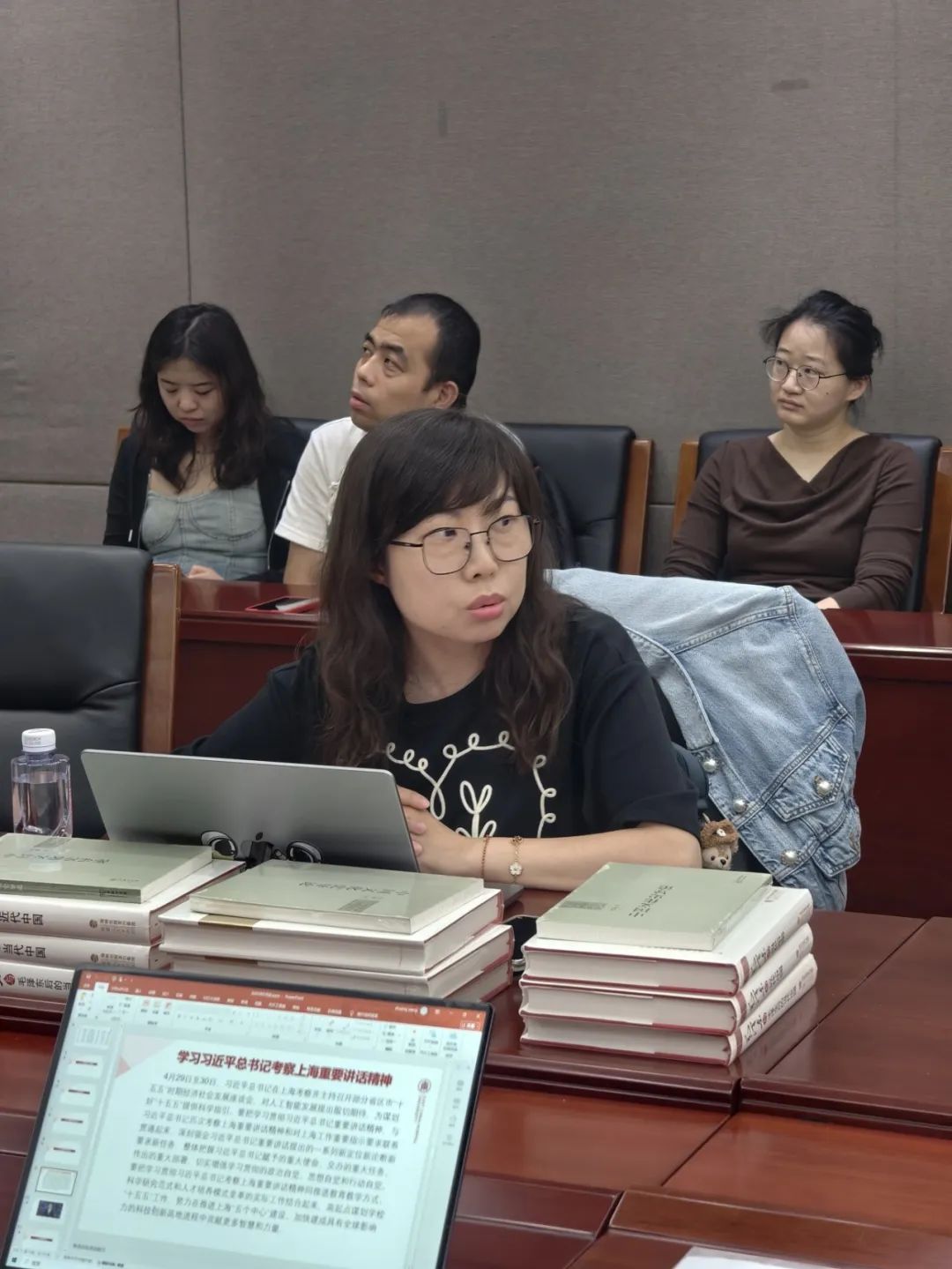 图:石文卓讲述党课.jpg